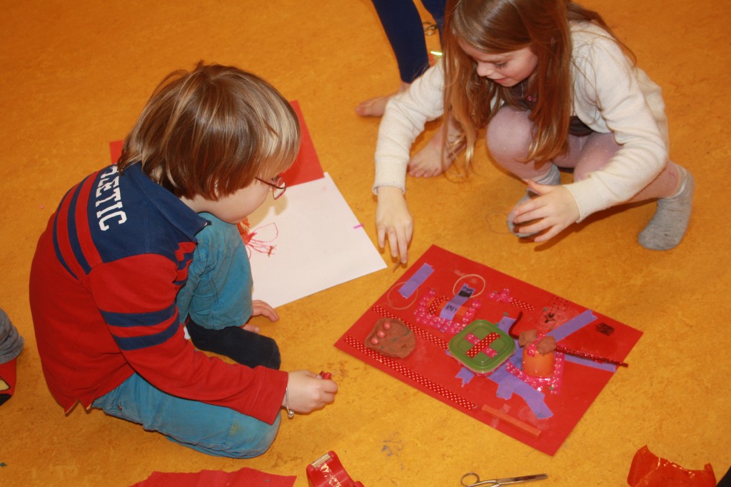 'Kijk Jonas, wij hebben een huis voor de worm gemaakt.'